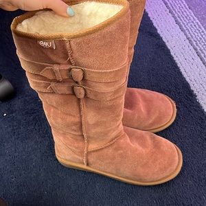 EMU Shelly sheepskin boots Size 9